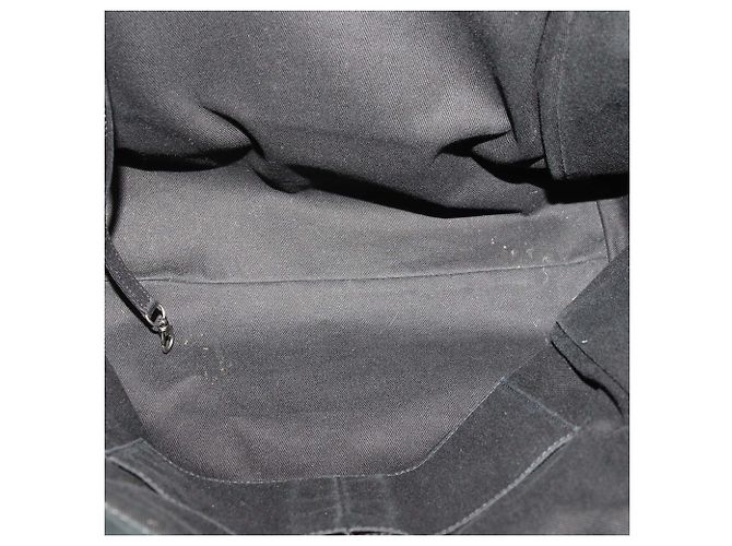 Borsa a tracolla Chanel in pelle matelassé nera con patta CC e borchie Nero - vista 6