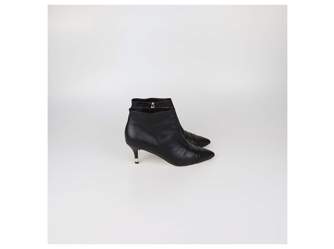 Botines Chanel de piel negra con puntera CC Negro - vista 3
