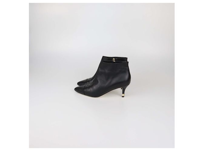 Botines Chanel de piel negra con puntera CC Negro - vista 4