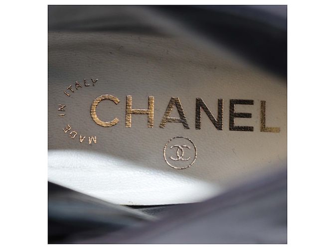 Botines Chanel de piel negra con puntera CC Negro - vista 6