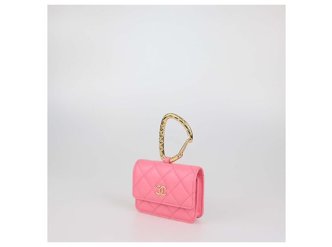 Tarjetero Chanel de piel acolchada rosa con gancho CC - vista 2