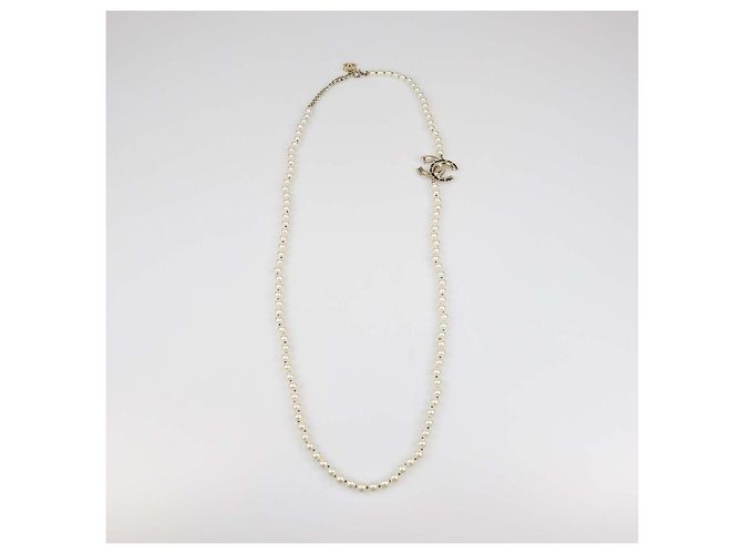 Collana lunga CC Chanel in metallo dorato, strass, perle sintetiche e lambskin - vista 3