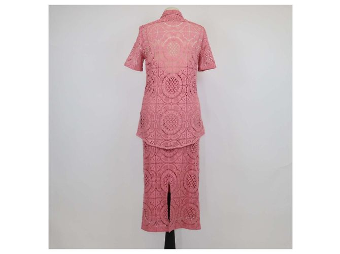 Set Burberry Camicia in Pizzo di Cotone Rosa e Gonna Midi con Cristalli Applicati - vista 3