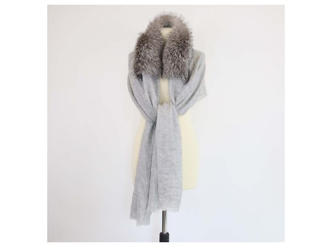 Sciarpa da spalla Brunello Cucinelli in cashmere grigio e pelliccia di volpe - vista 2