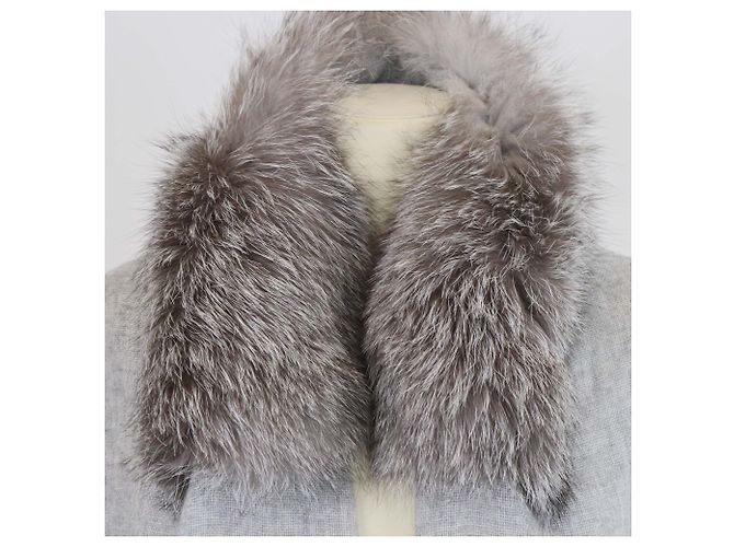 Sciarpa da spalla Brunello Cucinelli in cashmere grigio e pelliccia di volpe - vista 6