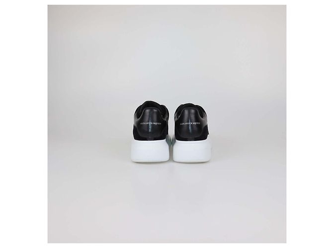 Sneakers basse oversize in velluto nero Alexander McQueen - vista 5