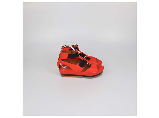 Fendi Red Leather Elastic Strap Platform Sandals - view 3