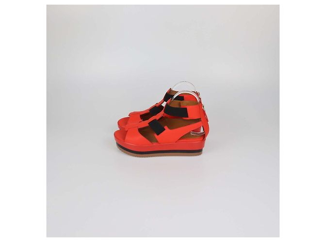 Fendi Red Leather Elastic Strap Platform Sandals - view 4