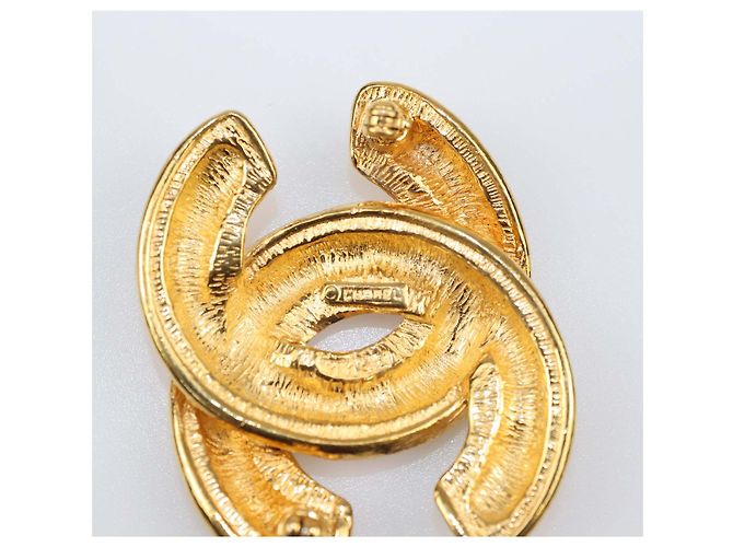 Spilla matelassé CC placcata oro Chanel D'oro - vista 4