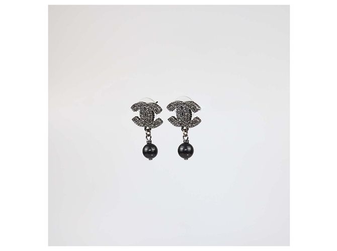 Orecchini Chanel Black CC con perle sintetiche a goccia e chiusura a pressione Nero - vista 2