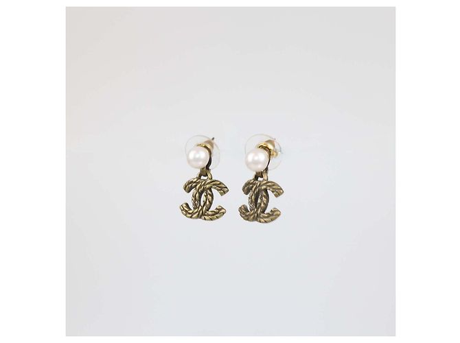 Orecchini Chanel CC placcati oro con perle sintetiche e cordoncino D'oro - vista 2