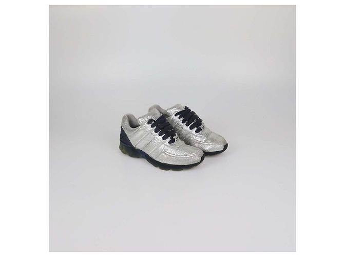 Sneaker Chanel in camoscio effetto craquelé argento - vista 2
