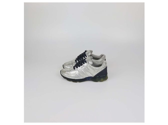 Sneaker Chanel in camoscio effetto craquelé argento - vista 4
