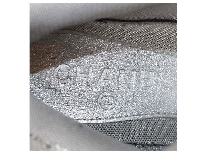 Sneaker Chanel in camoscio effetto craquelé argento - vista 6