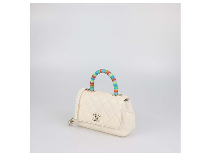 Mini mala Chanel Rainbow Coco Top Handle em pele acolchoada Off White Branco - vista 2