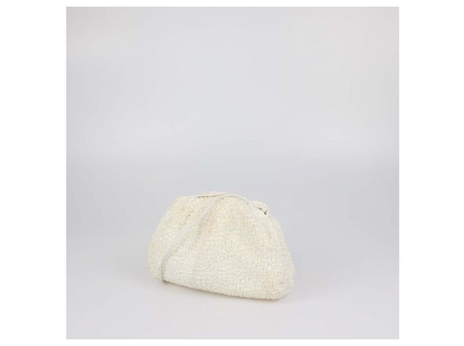 Bottega Veneta Mini The Pouch Clutch in bouclé e rafia Off White Bianco sporco - vista 2