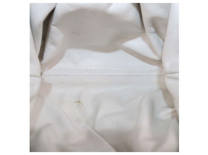Bottega Veneta Mini The Pouch Clutch in bouclé e rafia Off White Bianco sporco - vista 6