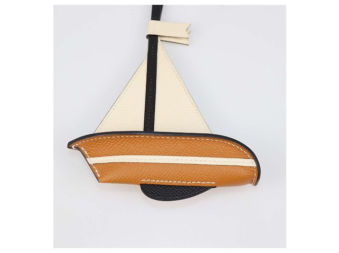 Hermès Charm a forma di barca in pelle Epsom Hermes Nata, Gold, Black Marrone Bianco - vista 2