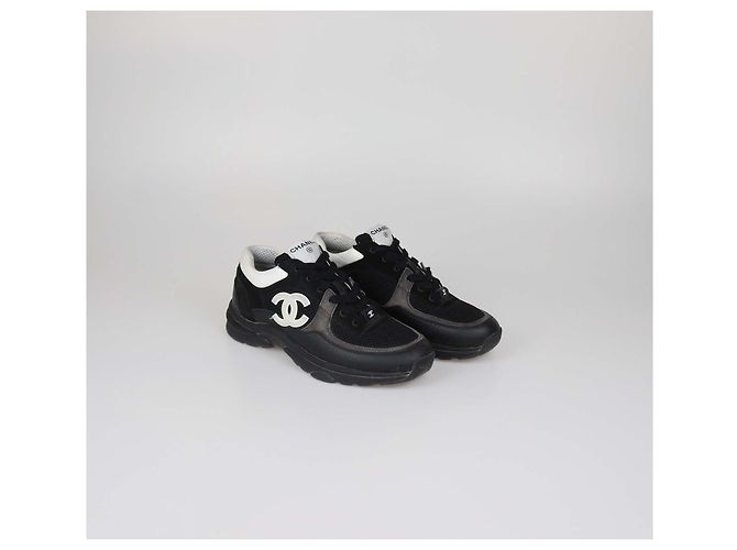 Sneakers basse Chanel in mesh e pelle CC Nero/Bianco - vista 2