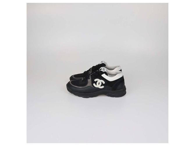Sneakers basse Chanel in mesh e pelle CC Nero/Bianco - vista 4
