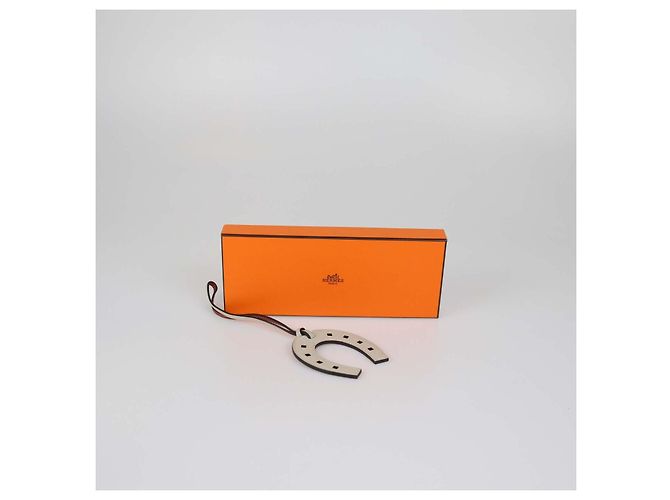 Hermès Paddock Horseshoe Bag Charm aus Swift-Leder bicolor Rot Beige - Ansicht 5