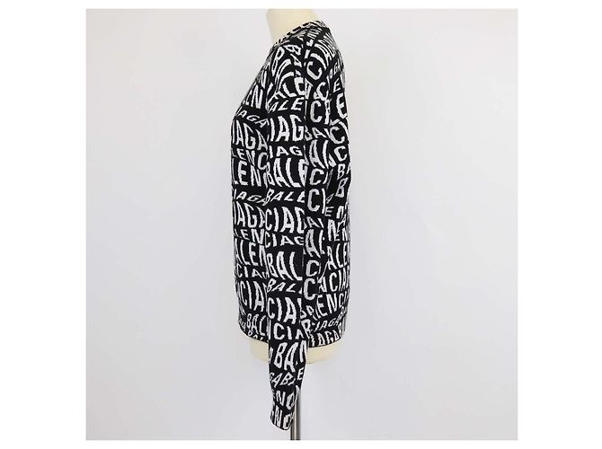 Balenciaga Strickpullover aus Wollmischung in Schwarz und Weiß mit Allover-Logo - Ansicht 2