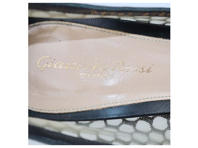 Décolleté Gianvito Rossi in pelle e mesh nera con ritagli e punta a stiletto Nero - vista 6