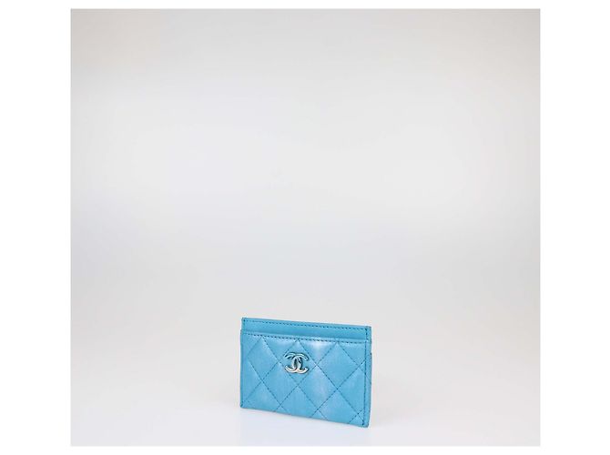 Tarjetero Chanel de piel acolchada azul iridiscente CC - vista 2