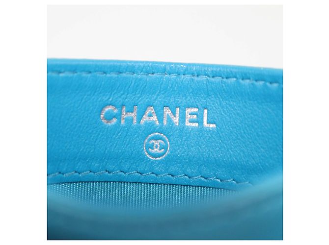 Tarjetero Chanel de piel acolchada azul iridiscente CC - vista 6