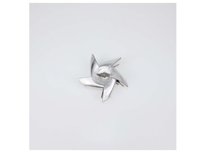 Spilla Chanel CC Pinwheel in pelle multicolore e pelle verniciata - vista 3