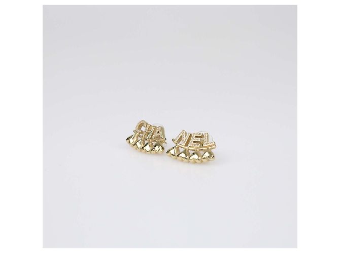 Orecchini Chanel in metallo dorato con logo a cuore e strass D'oro - vista 2