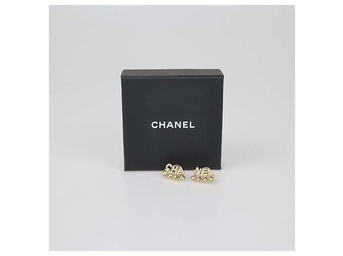 Orecchini Chanel in metallo dorato con logo a cuore e strass D'oro - vista 6
