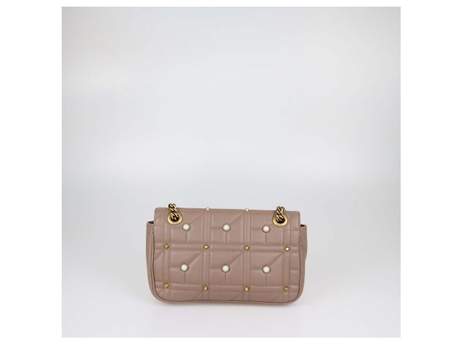 Gucci GG Marmont Schultertasche Medium aus gestepptem Leder in Old Rose mit Perlen - Ansicht 3