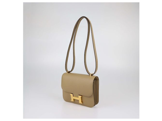 Hermès Bolsa Mini Constance Hermes Poussiere em couro Epsom Taupe - vista 2
