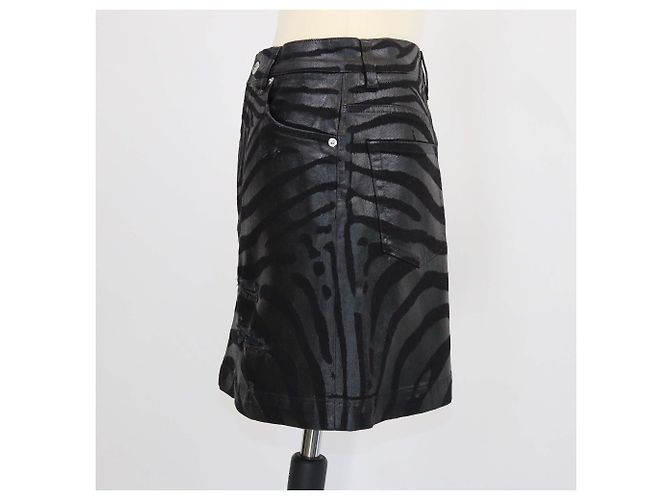 Minifalda Dolce & Gabbana de denim negro con efecto cebra y distressed - vista 2