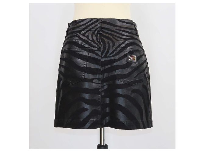 Minifalda Dolce & Gabbana de denim negro con efecto cebra y distressed - vista 3