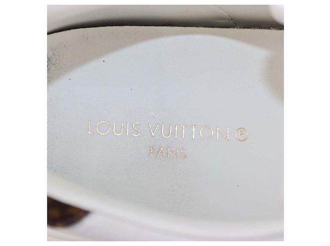 Sneakers Time Out in pelle Monogram embossed bianca Louis Vuitton Bianco - vista 6