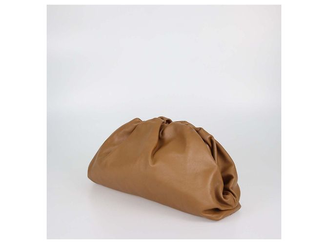 Bottega Veneta Pochette Classic The Pouch in pelle marrone - vista 2