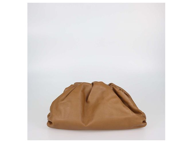Bottega Veneta Pochette Classic The Pouch in pelle marrone - vista 3