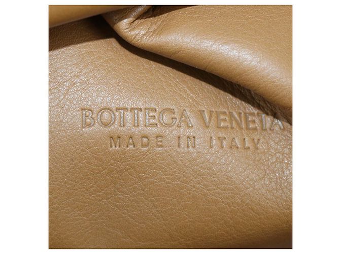 Bottega Veneta Pochette Classic The Pouch in pelle marrone - vista 5