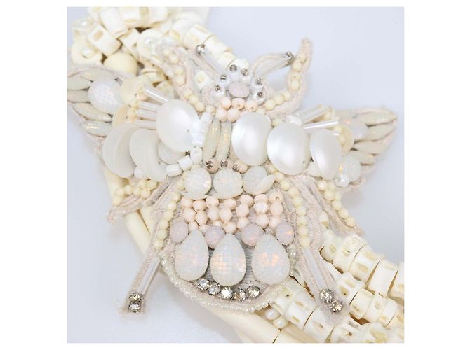 Collana a fiocco Biyan Off-White ricamata con paillettes e cristalli Bianco sporco - vista 3