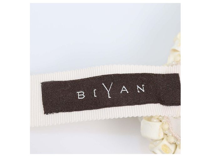 Collana a fiocco Biyan Off-White ricamata con paillettes e cristalli Bianco sporco - vista 7