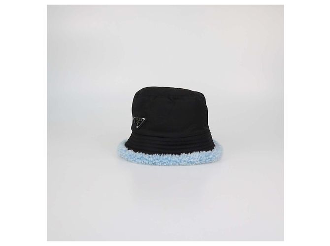 Prada Bucket Hat aus Nylon in Schwarz/Blau und Schafsfell - Ansicht 2