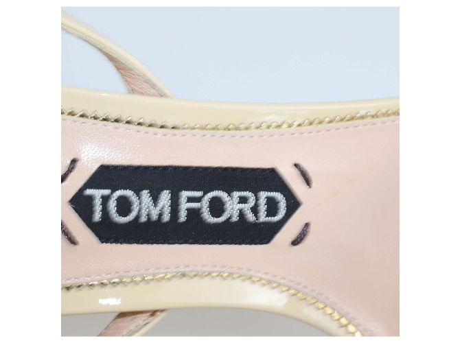 Tom Ford Riemchensandalen mit Vorhängeschloss aus cremefarbenem Lackleder - Ansicht 6