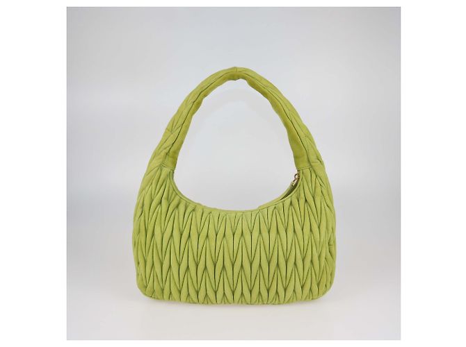 Miu Miu Wander Large Hobo in camoscio Matelassé Apple Green Verde - vista 3