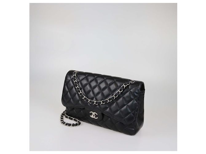 Borsa Chanel Jumbo Classic Double Flap in pelle caviar matelassé nera Nero - vista 2