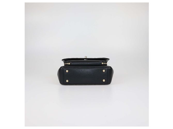 Chanel Medium Business Affinity Schultertasche mit Klappe und oberem Griff aus schwarzem gestepptem Kaviarleder - Ansicht 4