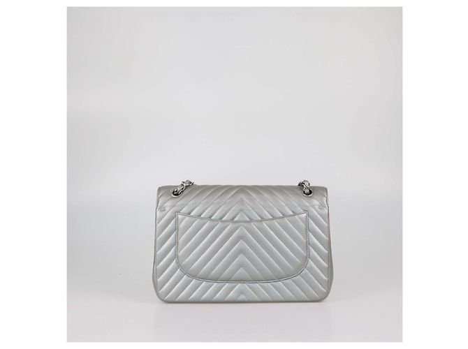 Chanel Jumbo Classic Double Flap Tasche aus Chevron-Leder in Metallic-Grau - Ansicht 3