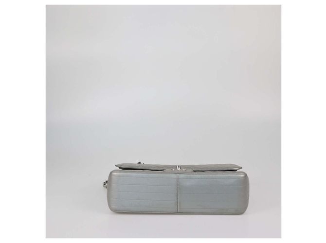 Chanel Jumbo Classic Double Flap Tasche aus Chevron-Leder in Metallic-Grau - Ansicht 4