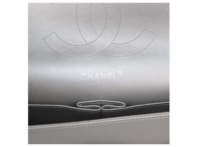 Chanel Jumbo Classic Double Flap Tasche aus Chevron-Leder in Metallic-Grau - Ansicht 5